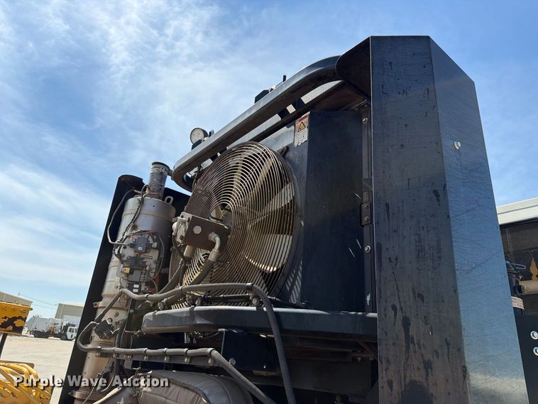 image for item NF9512 2019 Crane Carrier Company LET2 refuse truck