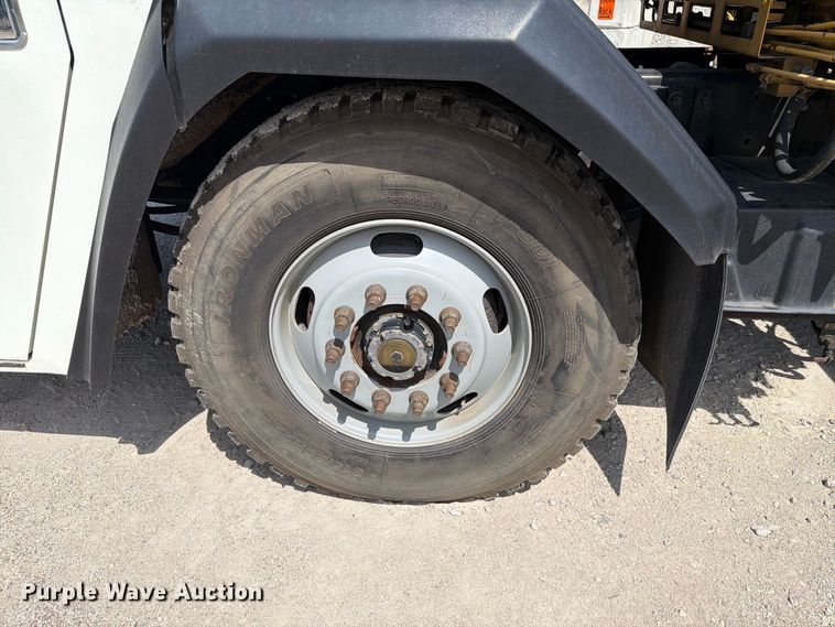 image for item NF9512 2019 Crane Carrier Company LET2 refuse truck