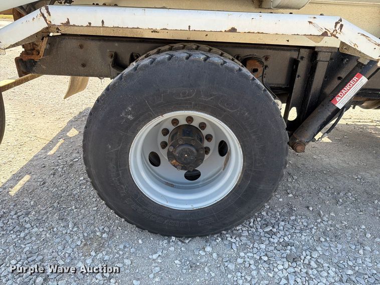image for item NF9512 2019 Crane Carrier Company LET2 refuse truck