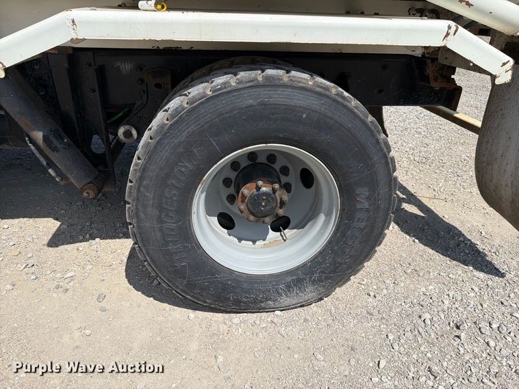 image for item NF9512 2019 Crane Carrier Company LET2 refuse truck