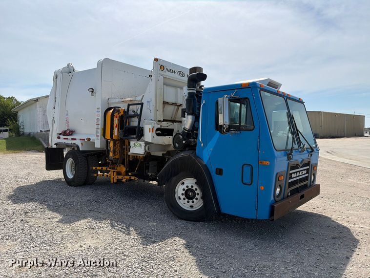 image for item NF9513 2014 Mack LEU600 refuse truck