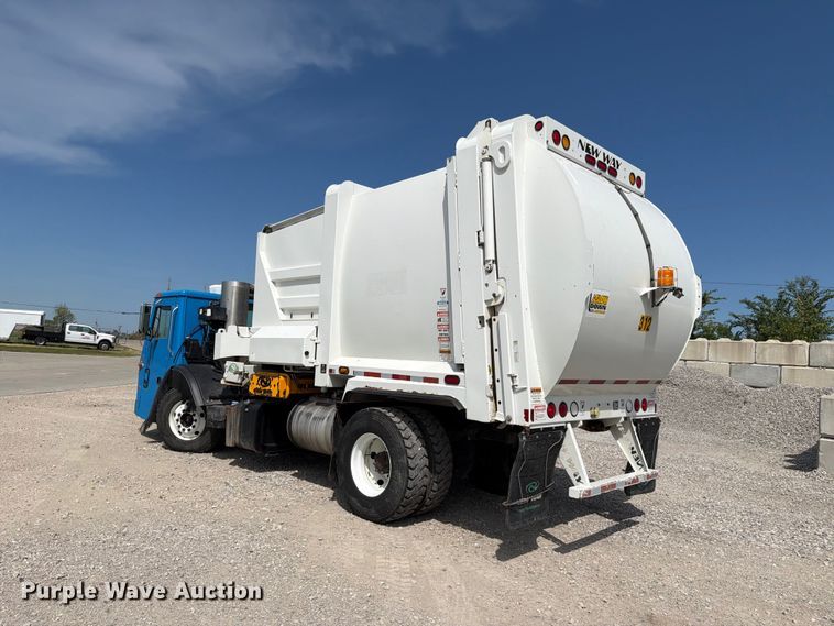 image for item NF9513 2014 Mack LEU600 refuse truck
