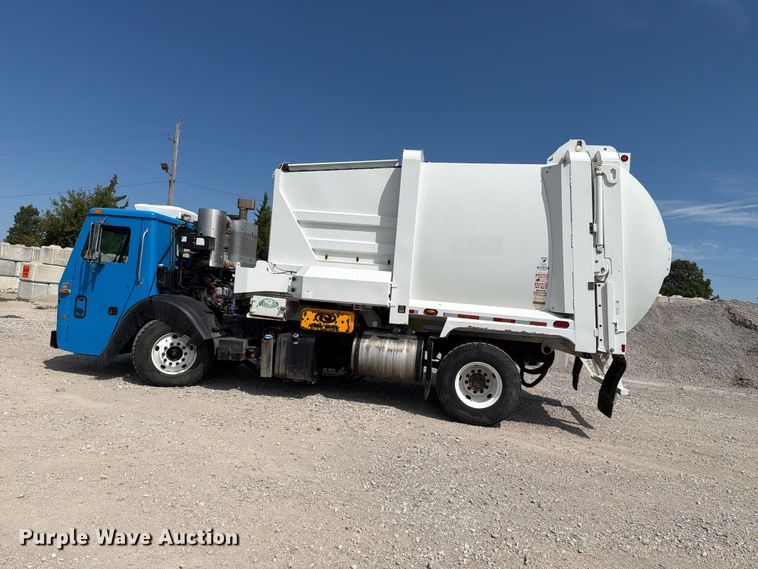 image for item NF9513 2014 Mack LEU600 refuse truck