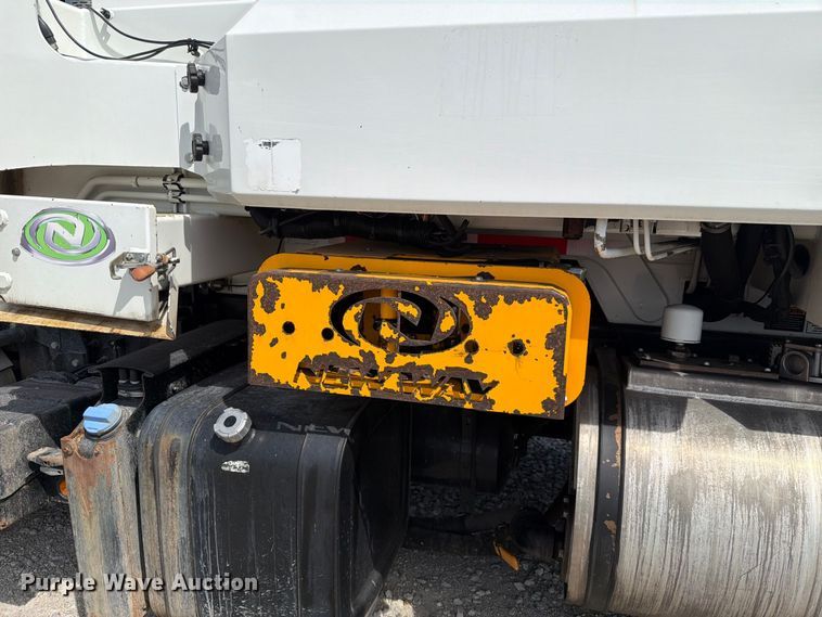 image for item NF9513 2014 Mack LEU600 refuse truck