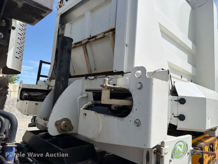image for item NF9513 2014 Mack LEU600 refuse truck