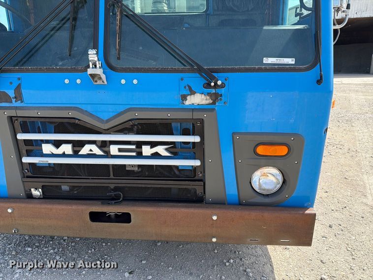 image for item NF9513 2014 Mack LEU600 refuse truck