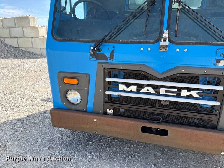 image for item NF9513 2014 Mack LEU600 refuse truck