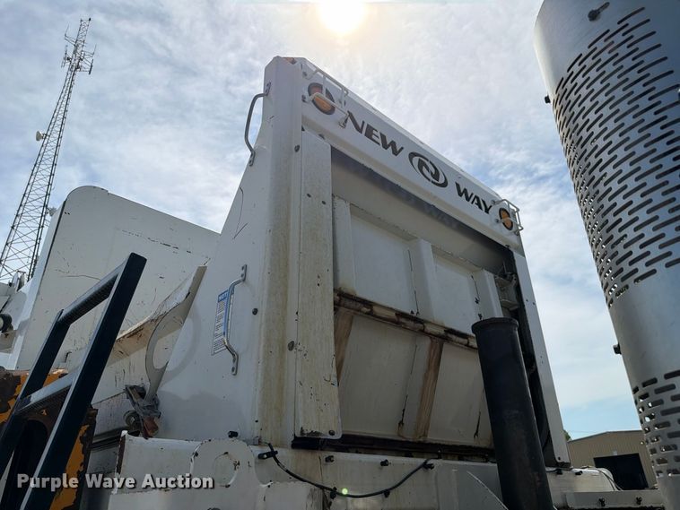 image for item NF9513 2014 Mack LEU600 refuse truck