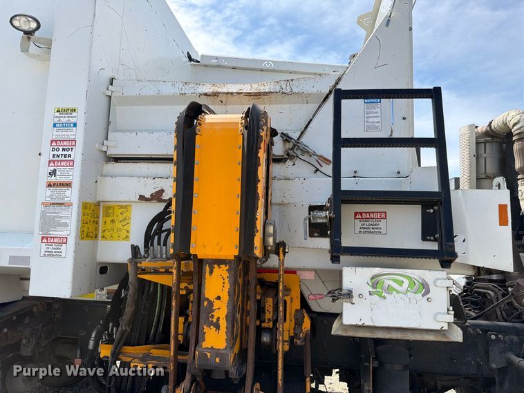 image for item NF9513 2014 Mack LEU600 refuse truck