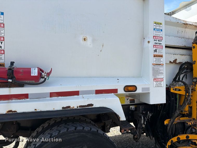 image for item NF9513 2014 Mack LEU600 refuse truck