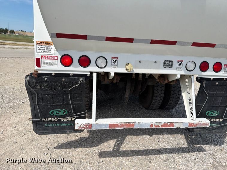 image for item NF9513 2014 Mack LEU600 refuse truck