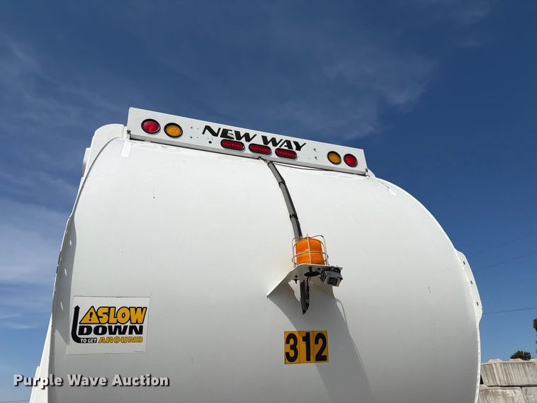 image for item NF9513 2014 Mack LEU600 refuse truck