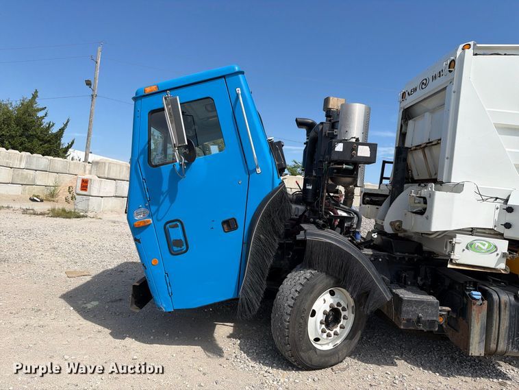 image for item NF9513 2014 Mack LEU600 refuse truck