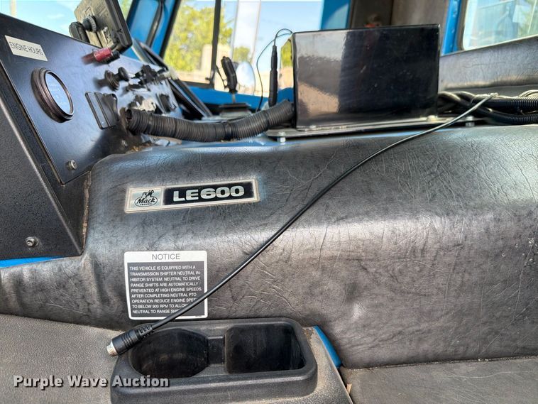 image for item NF9513 2014 Mack LEU600 refuse truck