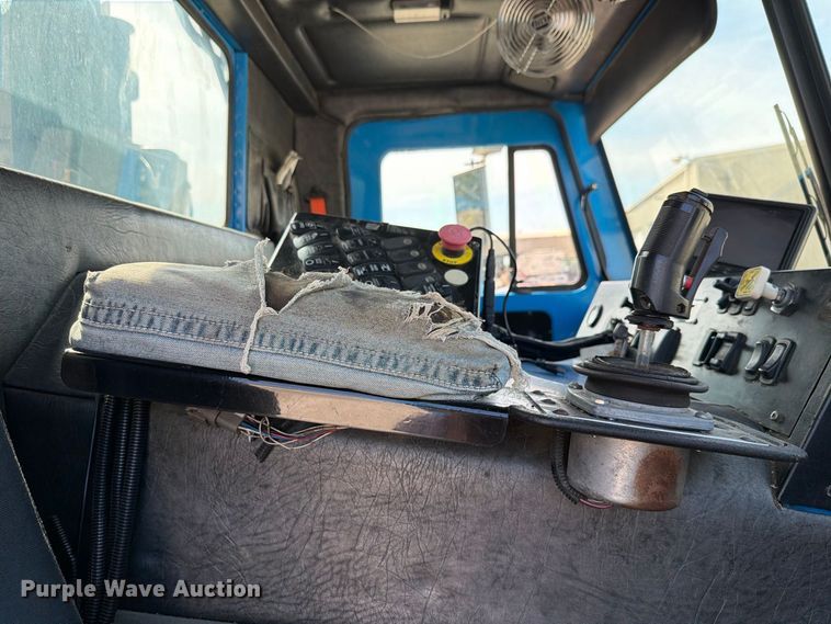 image for item NF9513 2014 Mack LEU600 refuse truck