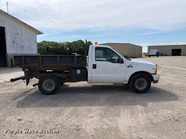 image for item NF9514 2000 Ford F250 Super Duty XL dump flatbed pickup truck