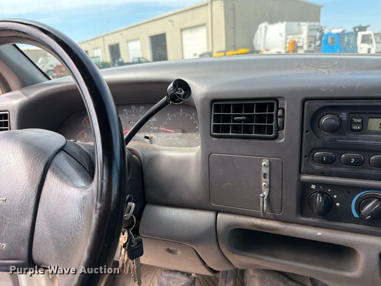 image for item NF9514 2000 Ford F250 Super Duty XL dump flatbed pickup truck