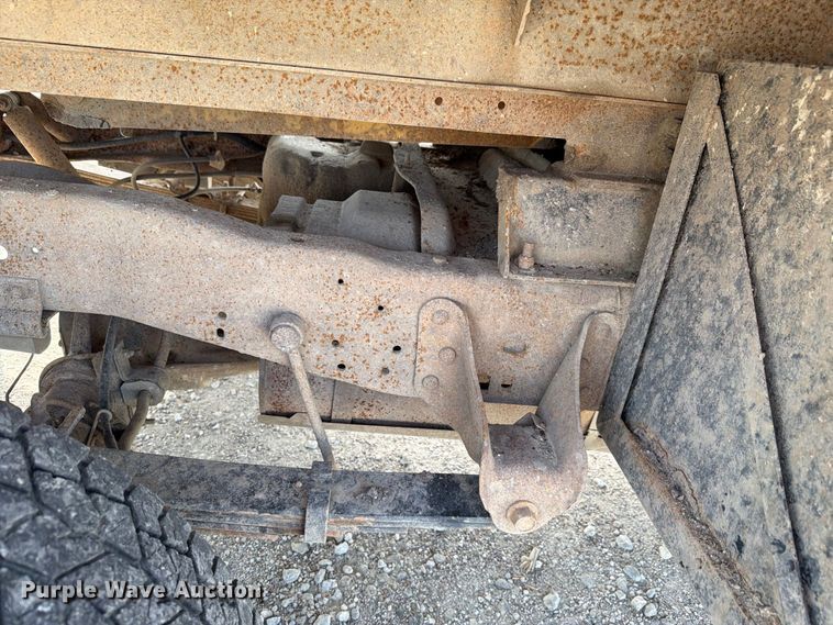 image for item NF9514 2000 Ford F250 Super Duty XL dump flatbed pickup truck