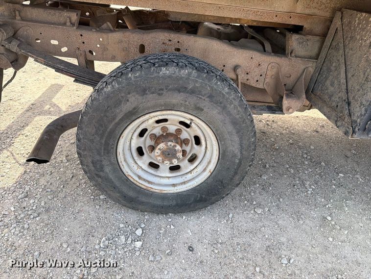 image for item NF9514 2000 Ford F250 Super Duty XL dump flatbed pickup truck