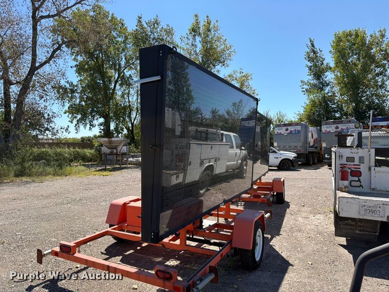 image for item NF9541 2017 Wanco WTMMB portable road sign