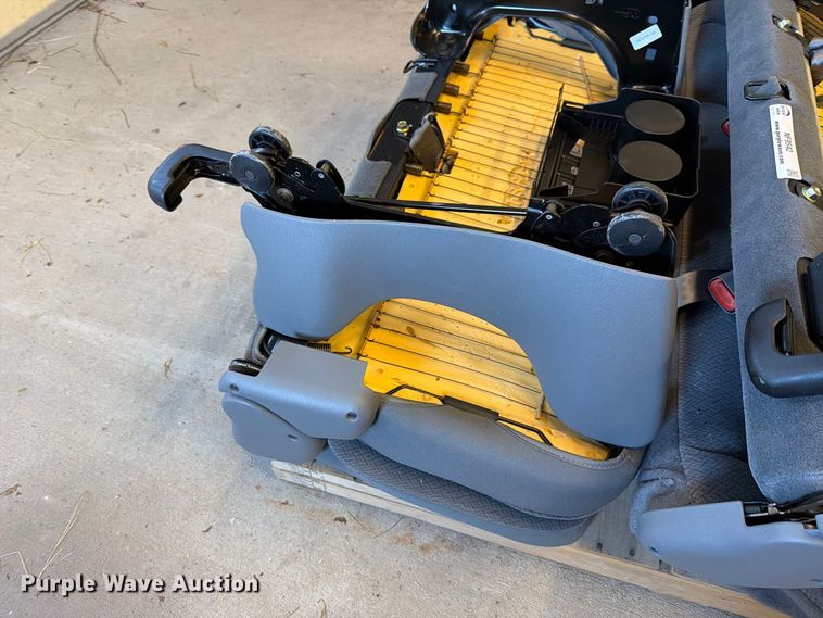 image for item NF9542 (2) vehicle seats