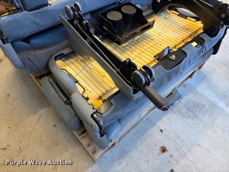 image for item NF9542 (2) vehicle seats