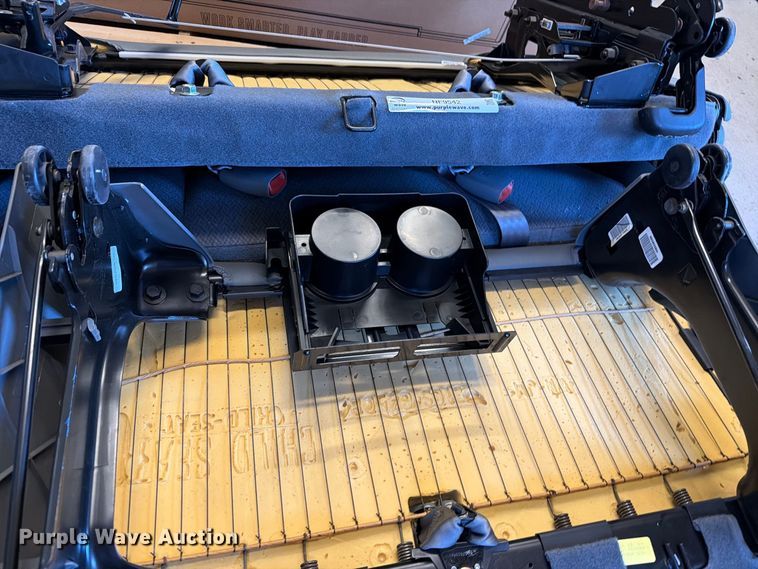 image for item NF9542 (2) vehicle seats