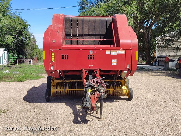 image for item BI9754 New Holland BR7090 round baler