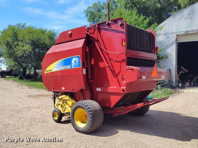 image for item BI9754 New Holland BR7090 round baler
