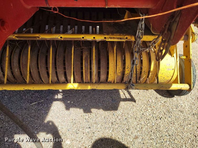 image for item BI9754 New Holland BR7090 round baler