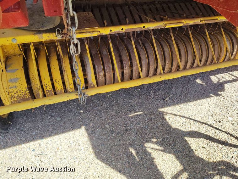 image for item BI9754 New Holland BR7090 round baler