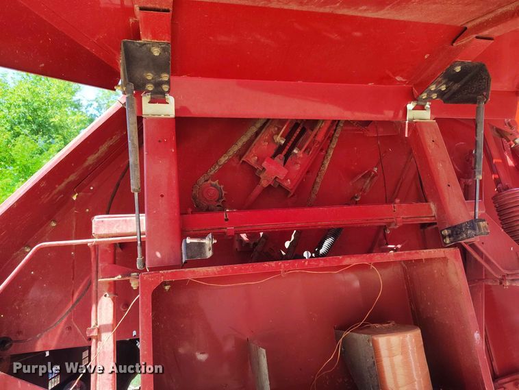 image for item BI9754 New Holland BR7090 round baler