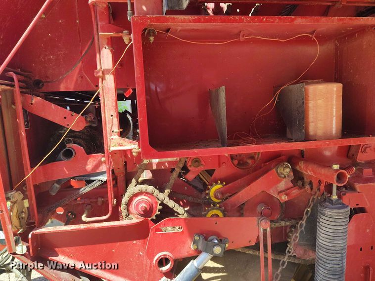 image for item BI9754 New Holland BR7090 round baler