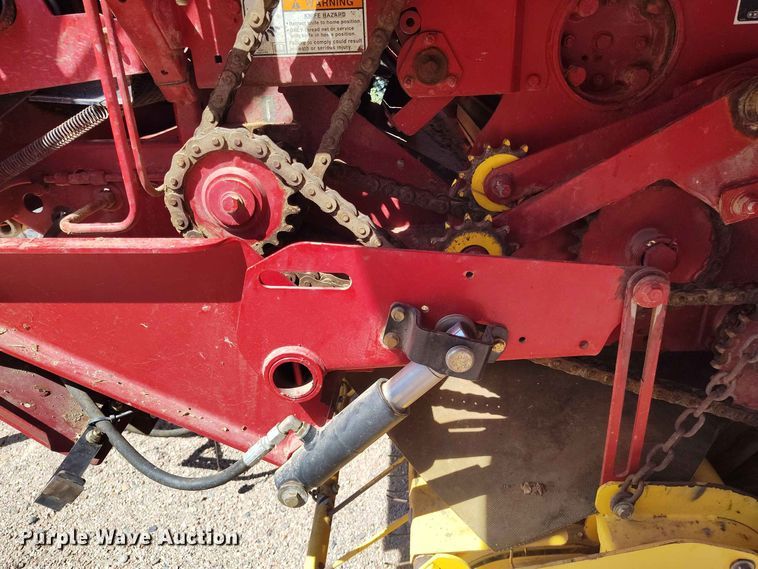 image for item BI9754 New Holland BR7090 round baler