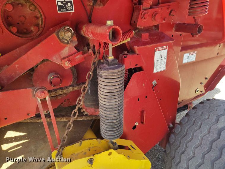 image for item BI9754 New Holland BR7090 round baler