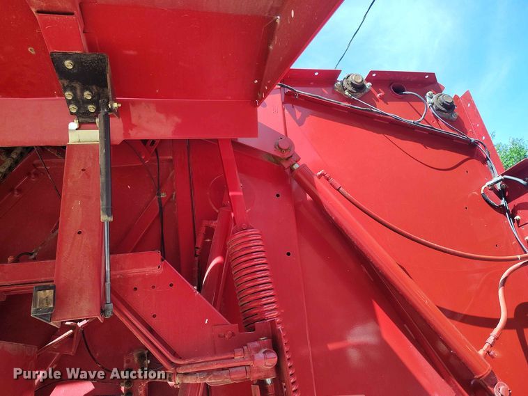 image for item BI9754 New Holland BR7090 round baler