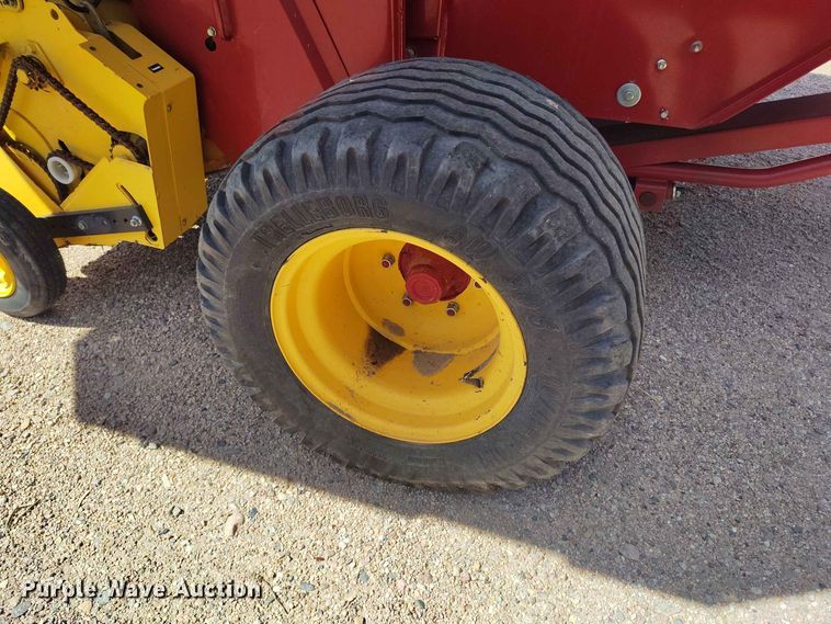 image for item BI9754 New Holland BR7090 round baler