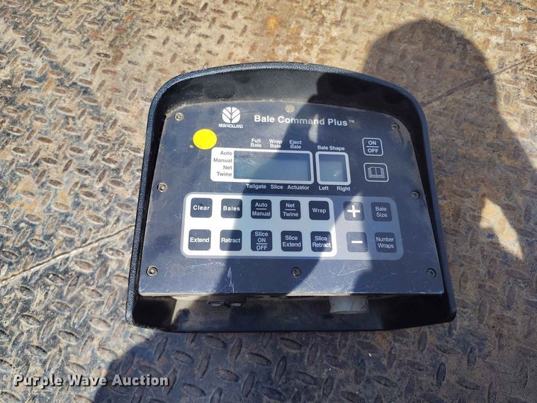 image for item BI9754 New Holland BR7090 round baler