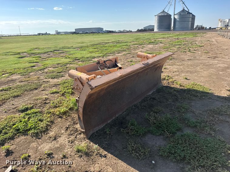 image for item DY3254 Henke dozer blade