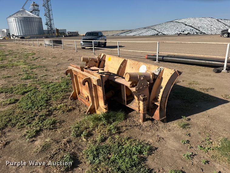 image for item DY3254 Henke dozer blade