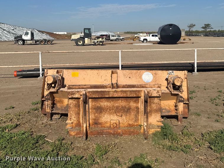 image for item DY3254 Henke dozer blade