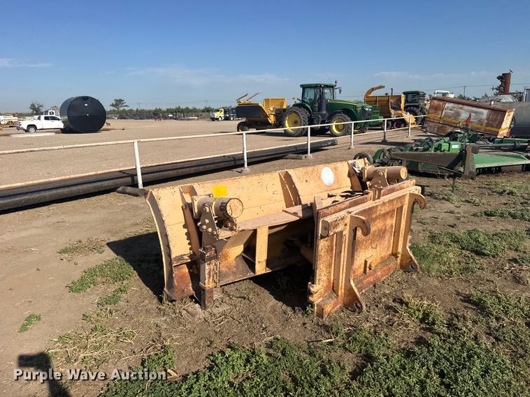 image for item DY3254 Henke dozer blade