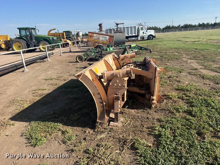 image for item DY3254 Henke dozer blade