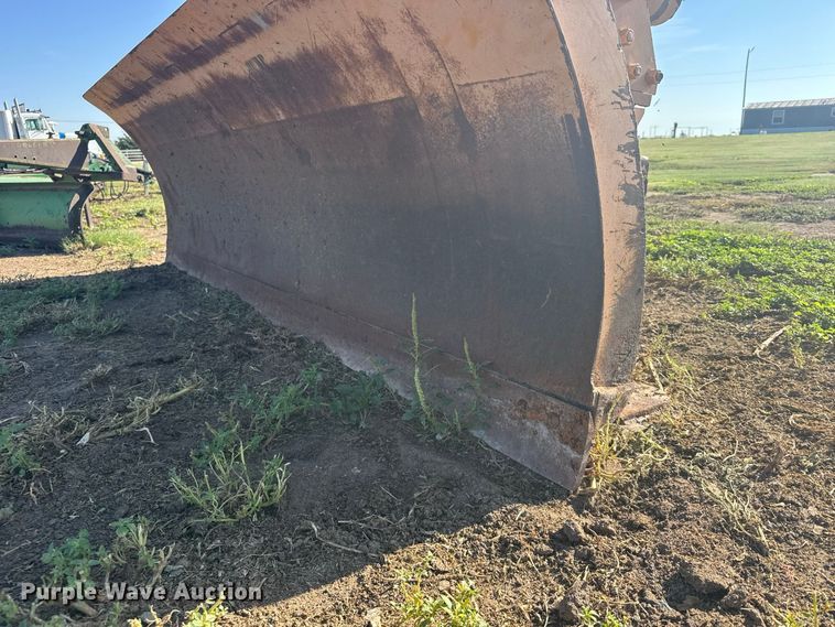 image for item DY3254 Henke dozer blade