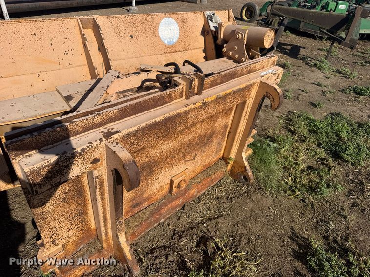 image for item DY3254 Henke dozer blade