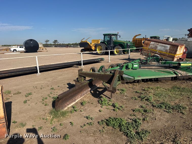 John Deere blade