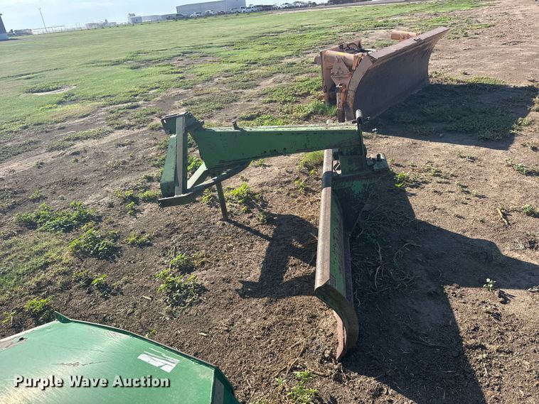 image for item DY3255 John Deere blade