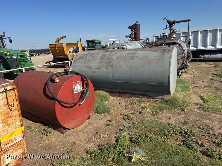 image for item DY3259 (2) fuel tanks