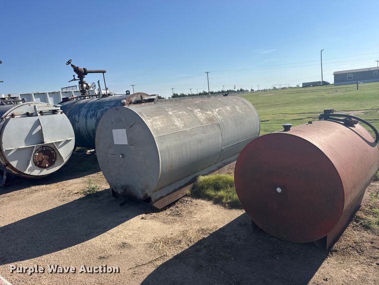 image for item DY3259 (2) fuel tanks