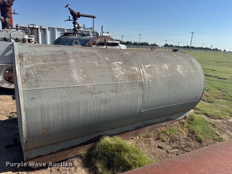 image for item DY3259 (2) fuel tanks